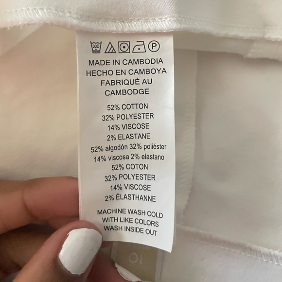 Micheal by Micheal Kors Women’s White shorts - Picture 4 of 4